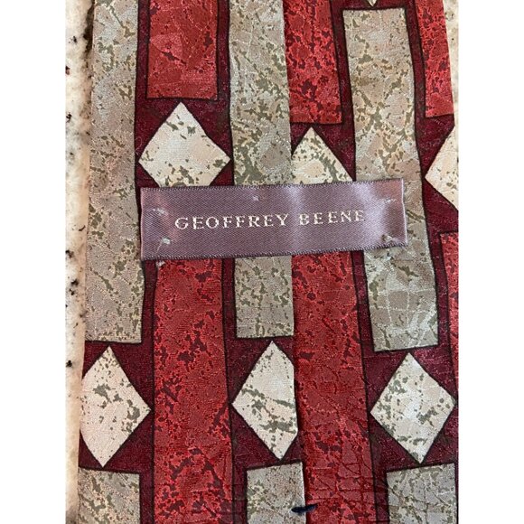 Geoffrey Beene Mens Silk Neck Tie Italy Red Tan White Geometric Work Dad Gift - Picture 6 of 6